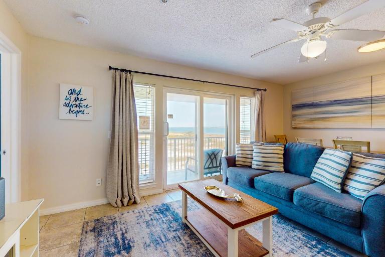 Bright condo with shared pool beach access & central location - B&B Navarre