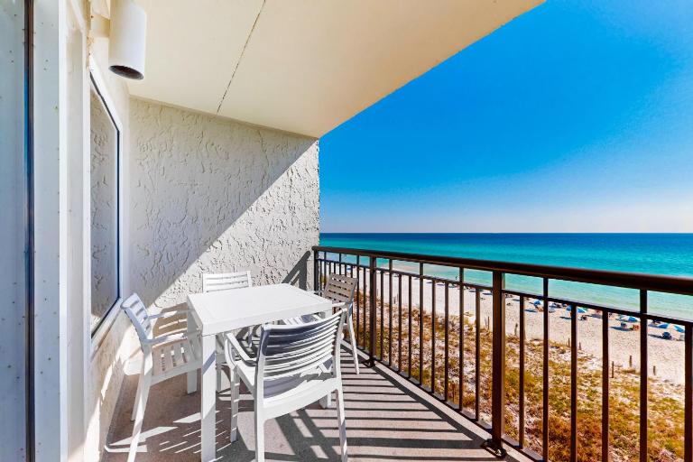 5th-floor cozy Gulf-front condo with views - close to entertainment - B&B Fort Walton Beach