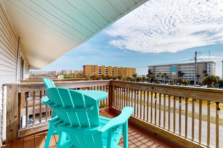 Cozy coastal condo dog friendly gulf view and close to beach access - Chambres d'hôtes Fort Walton Beach