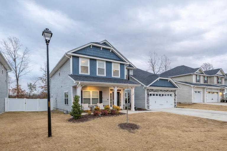 Clayton 6-Beds Family Home Near Raleigh Sleeps 12 - Bed and Breakfast Garner