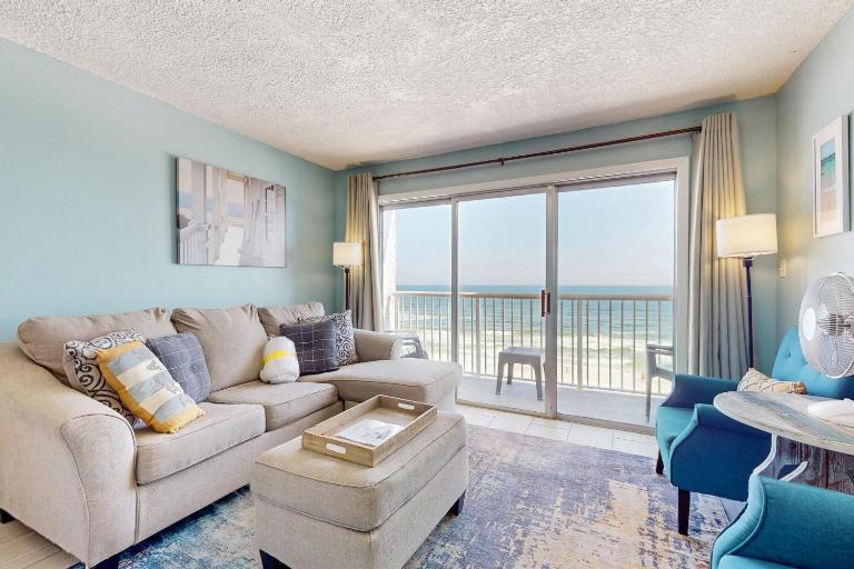 Seventh-floor comfortable condo - steps to the beach & convenient to shopping - B&B Fort Walton Beach
