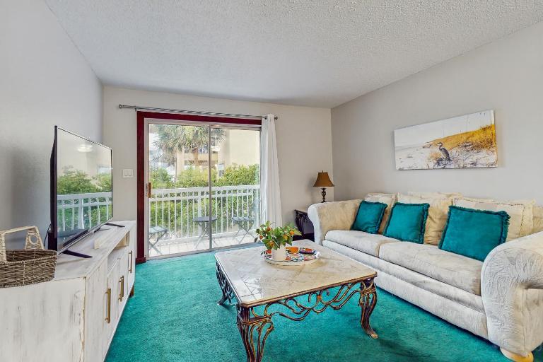 Cozy coastal condo full kitchen & close to beach access - B&B Fort Walton Beach
