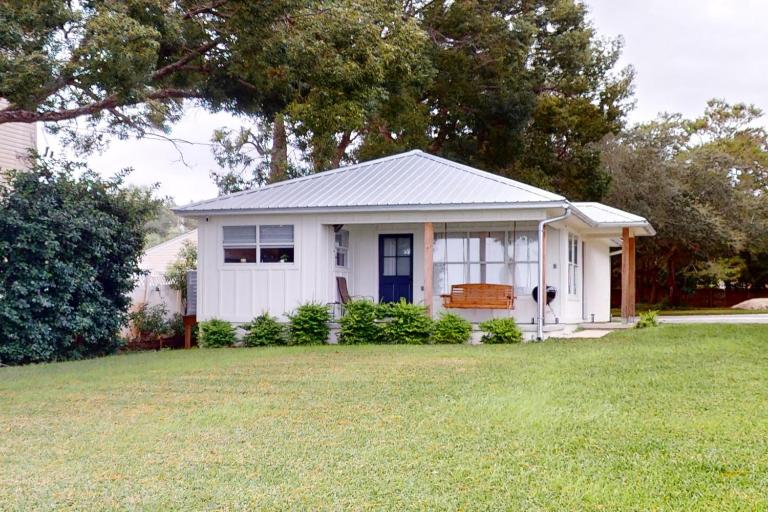 Cozy waterfront cottage pet friendly with AC deck and shared dock - B&B Fort Walton Beach