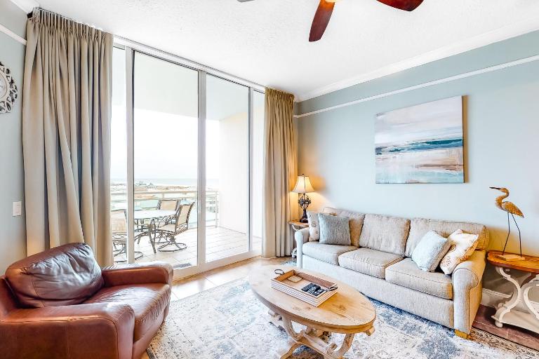 Condo with partial Gulf view fitness center pools & beach access - near shops - B&B Fort Walton Beach