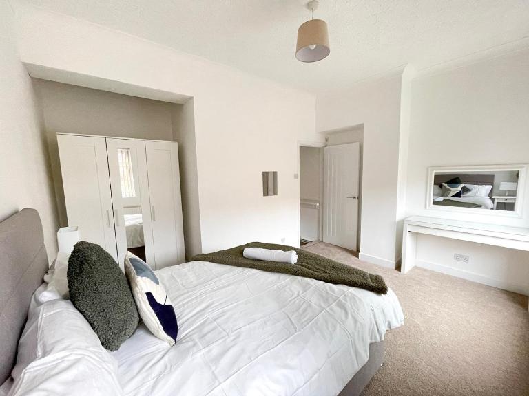3 Bed plus Sofa sleeps 6 central - B&B Middlesbrough