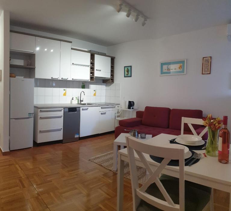 Apartman Vesna 2 persons - Bed and Breakfast Njivice