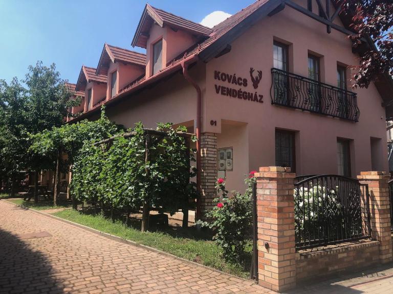 Kovács Vendégház - Ferienwohnung Bakonyszombathely