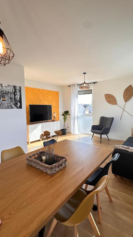 AMAO Sepia - Family Apartment - Free Parking - Ferienwohnung Rheinhausen