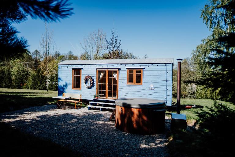 Glamour Maringotka v NP České Švýcarsko U Mluvících kamenů - B&B Staré Křečany