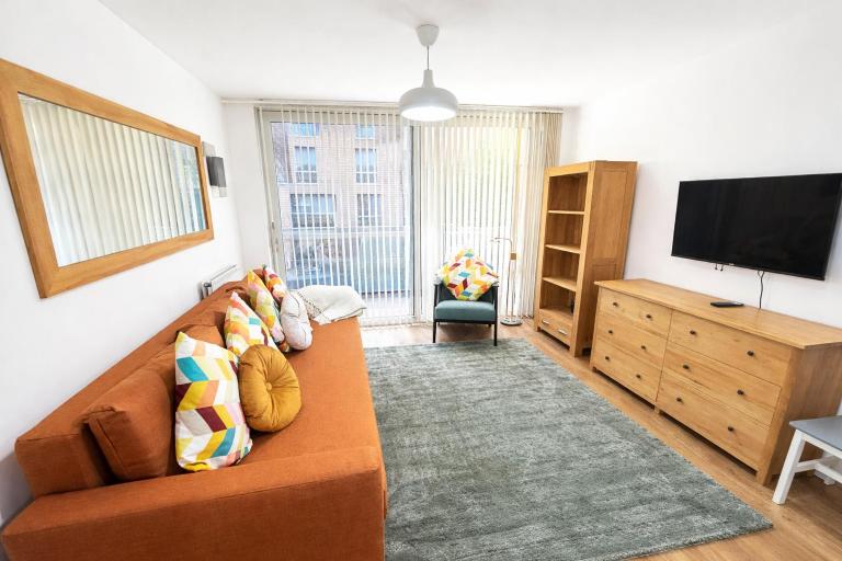 Cosy One Bedroom Apartment - London Bow - B&B Londra