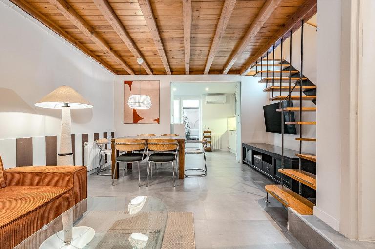 Charming Apartment with Terrace in Sants - Ferienwohnung Barcelona