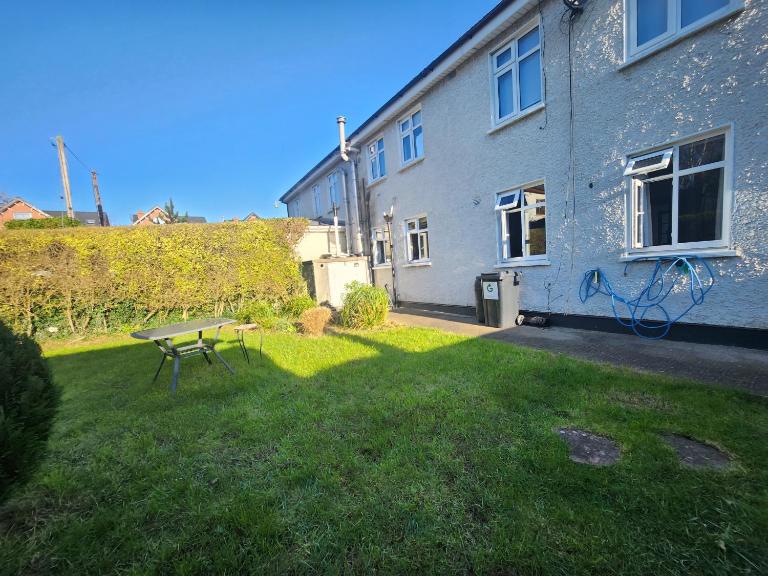 Spacious Garden Apartment Dublin 18 Parking WiFi - Ferienwohnung Dublin