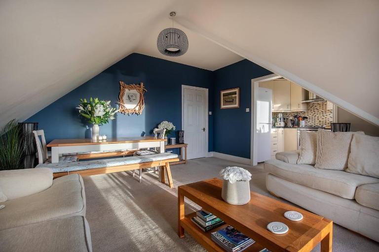 Stunning Sea View Home 2 Minutes Walk to the Beach - Chambres d'hôtes Bournemouth