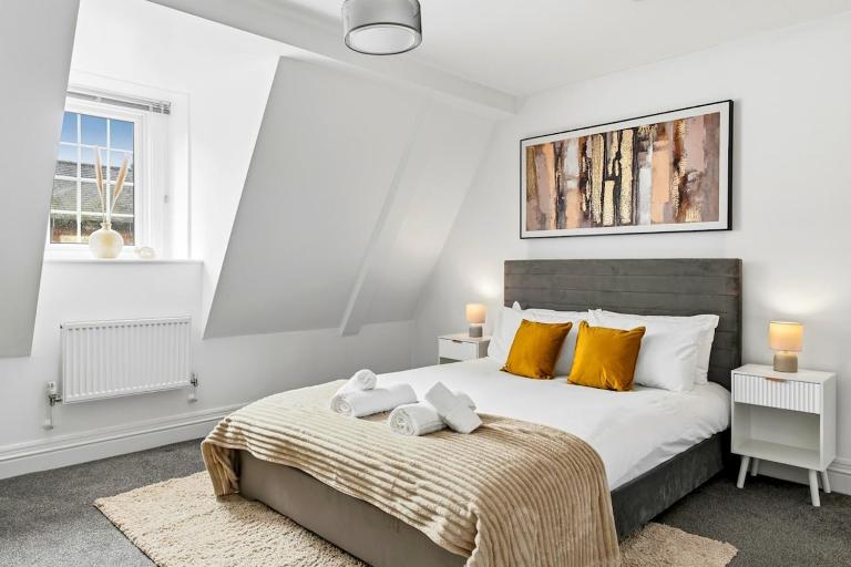 Modern Central 2-Bed Apartment - Private Terrace and Workspace - B&B Nottingham