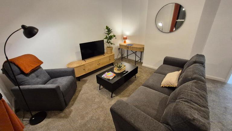 Sleek 1 Bed Flat near Warwick Castle with Parking - Ferienwohnung Warwick