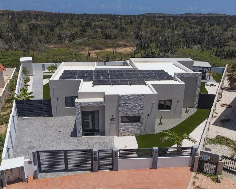 Modern Villa Luel private pool 5 min to Palm Beach - B&B Noord