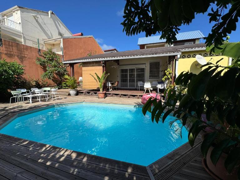 Belle maison équipé avec piscine - B&B Mamoudzou