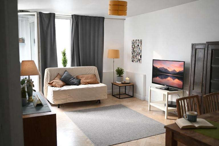 Modern Apartment City Center Świętokrzyska Metro - Chambres d'hôtes Varsovie