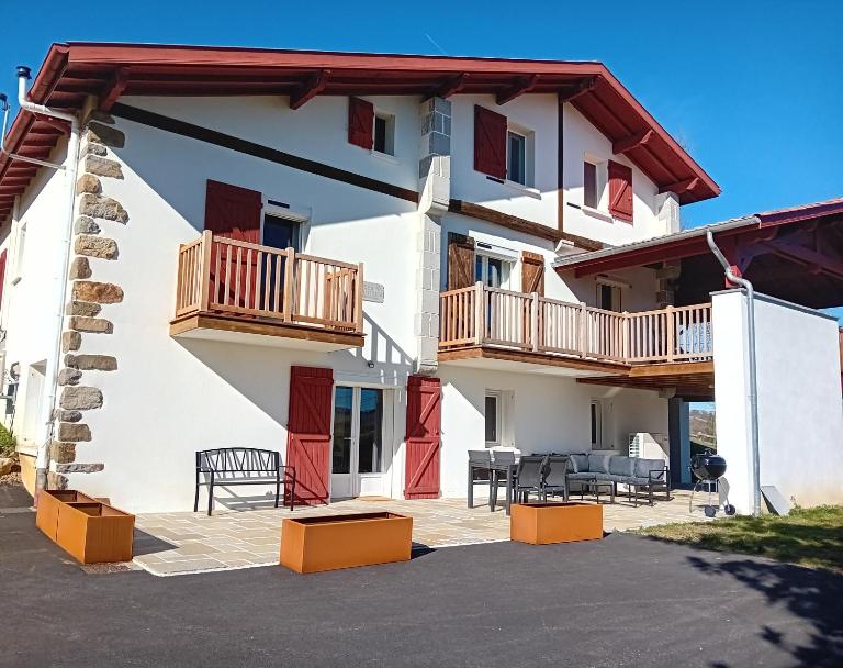 Rez-de-jardin Moderne & Lumineux avec Clim - Chambres d'hôtes Meharin