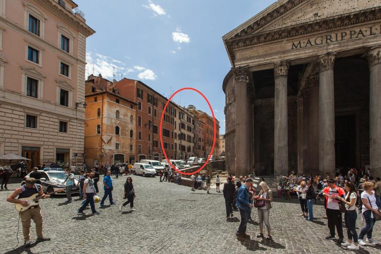 A Window on Pantheon - B&B Rome