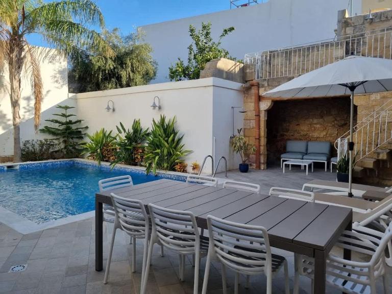 Traditional Maltese House of Character- Renovated - Bed and Breakfast Għaxaq