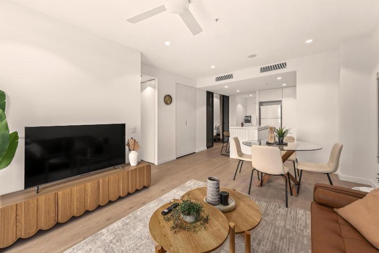 Queen’s Wharf | City Lights Escape + Pool, Parking - B&B Brisbane