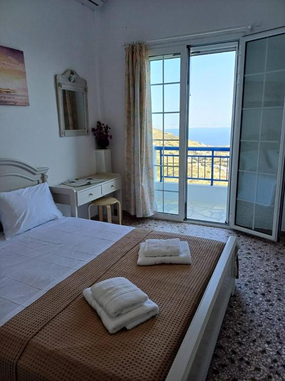 Aperanto House in Arnados, Tinos - B&B Arnádos