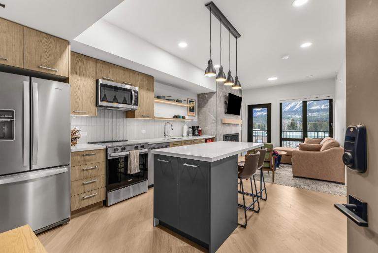 Modern mountain luxury with stunning views - Ferienwohnung Canmore