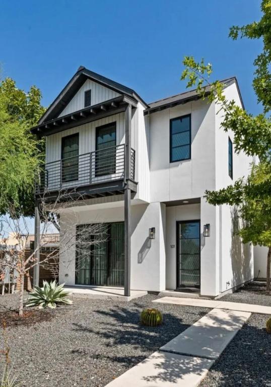 Downtown Home - walk to Alamo, Riverwalk, more - Bed and Breakfast San Antonio