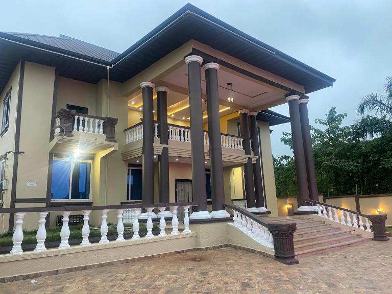 Nanani Luxury Villa - B&B Kumasi