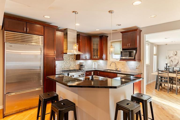 Stunning Home, Epic Game Room, Prime Location - B&B Chicago