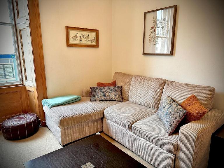 Lovely spacious city centre 2 bed apartment - Bed and Breakfast Perth
