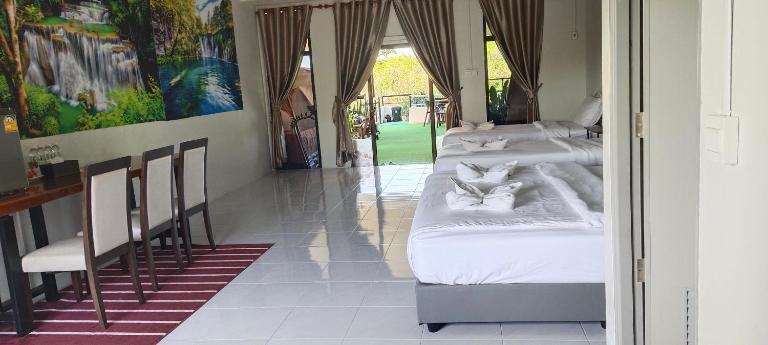Batikseafood Airport & Room - B&B Nakhon Phanom