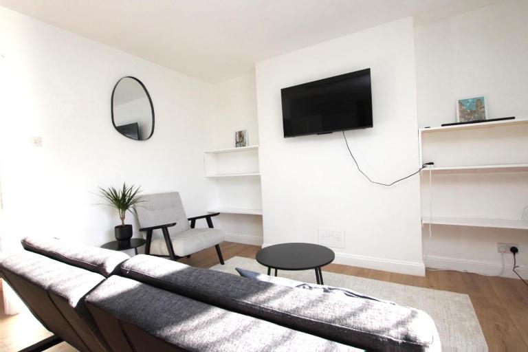 Cosy two bed apartment in St Pauls Sleeps 4 - Bed and Breakfast Bristol