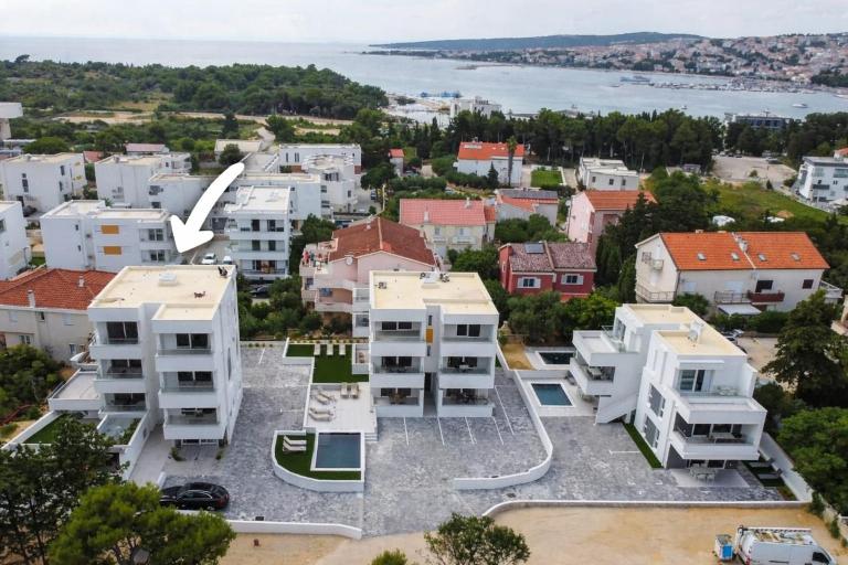 Apartments with pool Break B - B&B Novalja