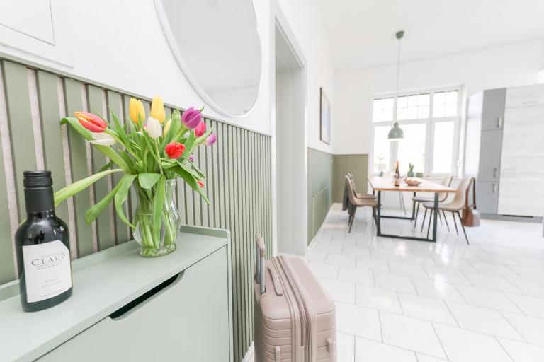WEINQUARTIER Grüne Villa 112 qm 3SZ Terrasse Parken - B&B Naumburg