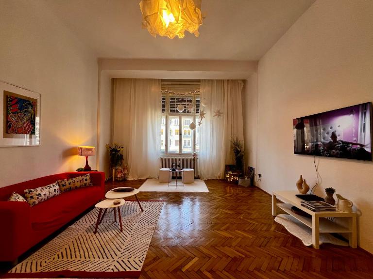 Breathtaking City Centre Views - Bright & Spacious 2BR - Bed and Breakfast Timişoara