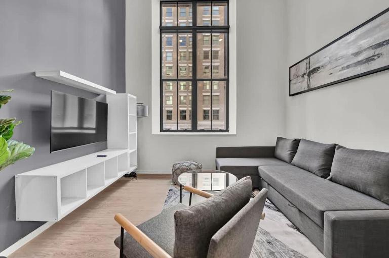 Uplifting City Loft Modern Lux Gym Dog Friendly - B&B Cleveland