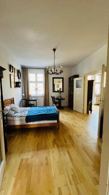 Zielone Drzwi Bytom I Family Apartment I Self Check-in I Near City Centre - B&B Bytom