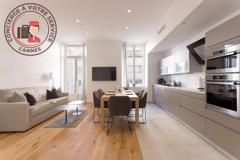 L'Elégance Rue d'Antibes - Palais & Plages - 200 m Croisette - Parking privé - Clim - Wifi - B&B Cannes