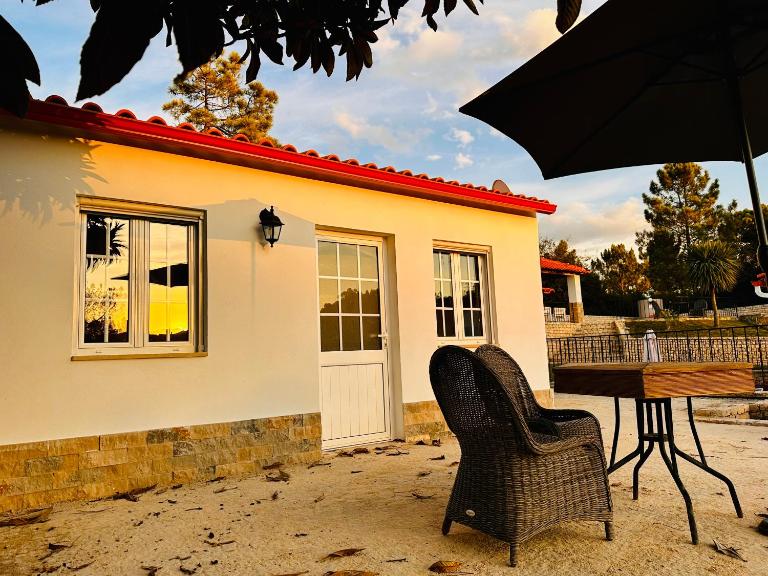 One Bedroom Chalet with private bathroom and kitchen - Chambres d'hôtes Alcobaça
