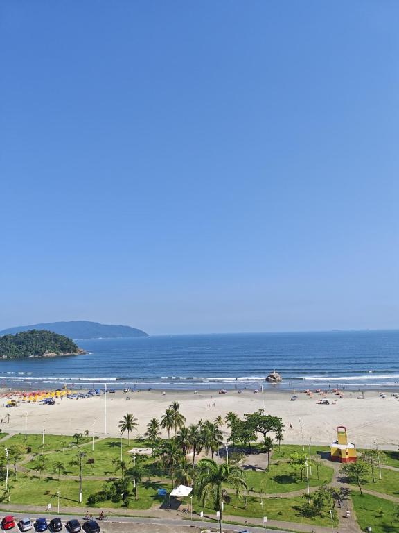 Flat completo com estacionamento à 400m da praia - B&B São Vicente