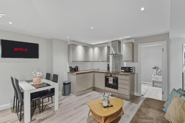 Stylish Gem in a Prime Holland Park Location - B&B London