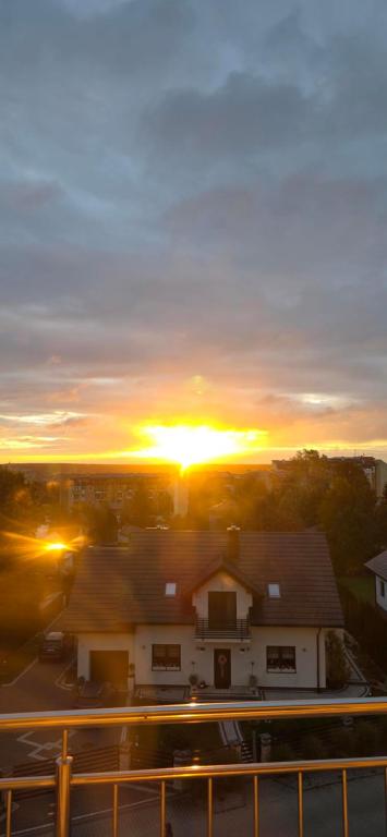 Nowoczesny Apartamment pod Debami - Ferienwohnung Starachowice
