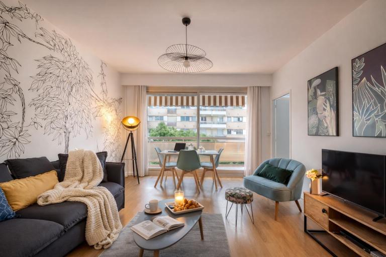 Le 8e Art - appartement 8 personnes, 4 chambres, idéal groupes, parking, wifi - Ferienwohnung Angers
