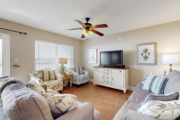 Third floor oceanfront condo with ocean view pool access and central AC - B&B Fort Walton Beach