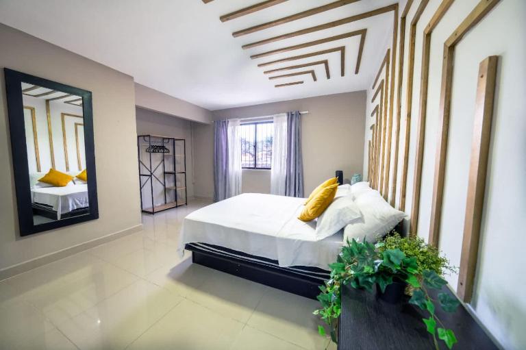 5 bedroom, with Arcade machine and foosball, 1 block from Lleras park P3 - B&B Medellín