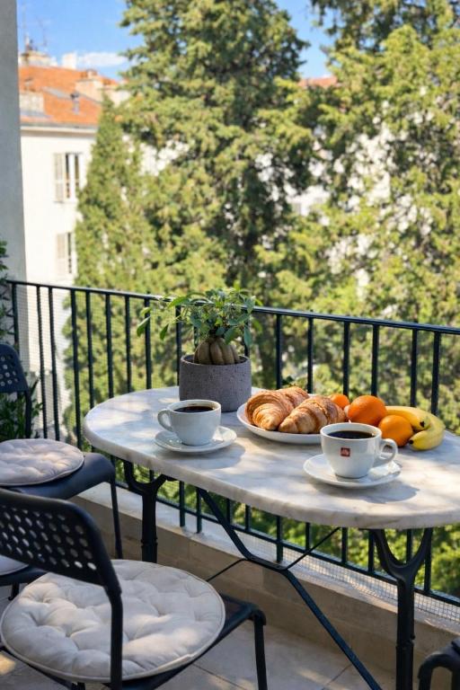 T2 Carre Or Nice Rue Pietonne - B&B Nizza