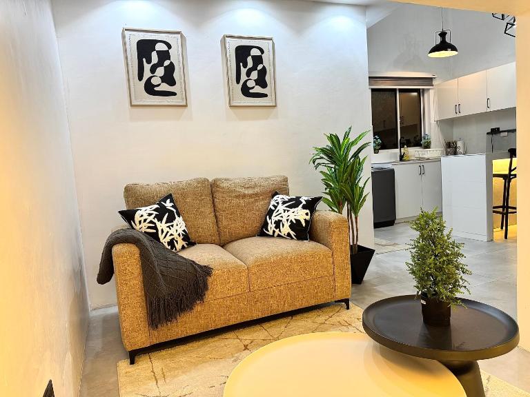 Urban Cozy Studio at Masaki - Ferienwohnung Daressalam