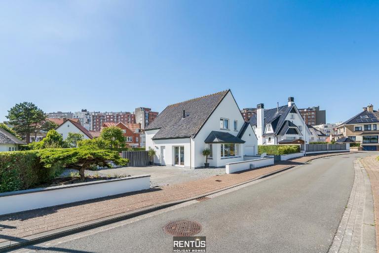 Villa Gamoni - spacious holiday home with garden - Bed and Breakfast Middelkerke
